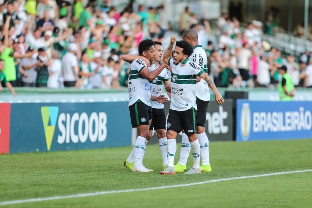 Tân binh Coritiba được đánh giá thấp hơn