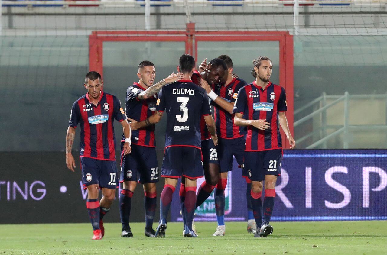 Crotone lành ít dữ nhiếu ở trận này