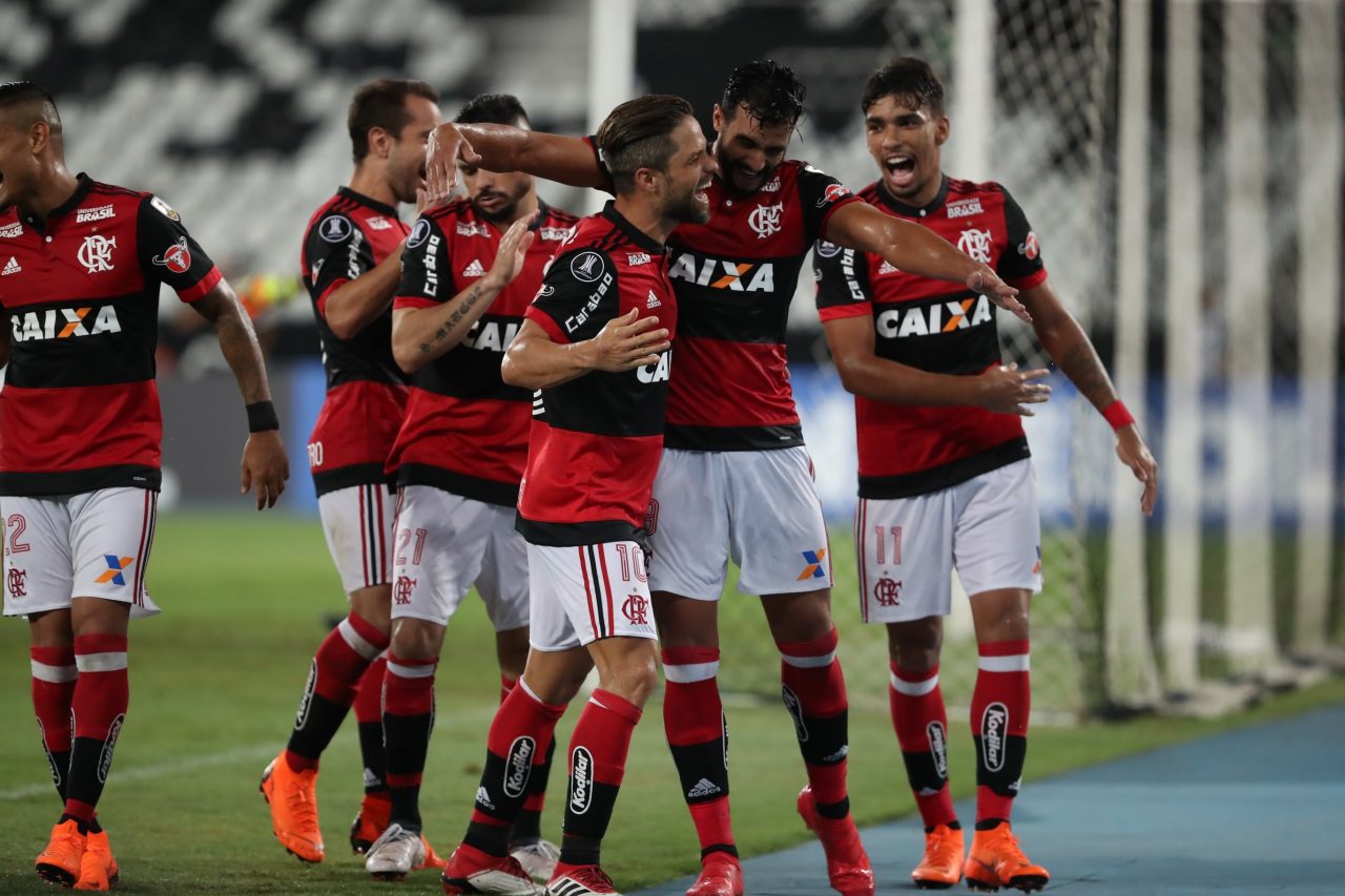 Đội khách Flamengo gặp nhiều khó khăn