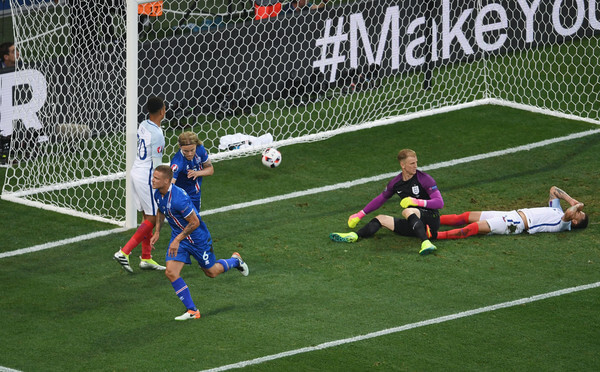Soi kèo Iceland vs Anh