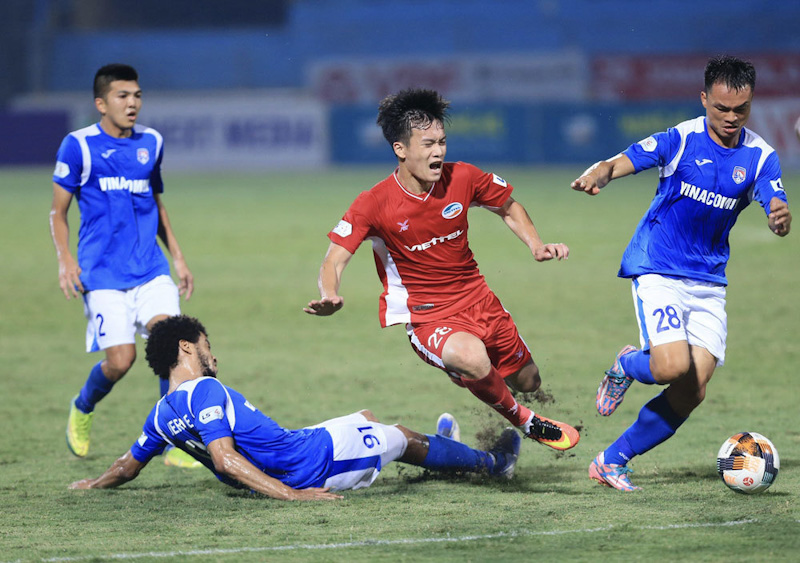 Hai đội bóng đang chơi với phong độ tương đương nhau